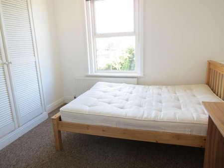 Bedroom Detached House In Winton, BH9 - Photo 3