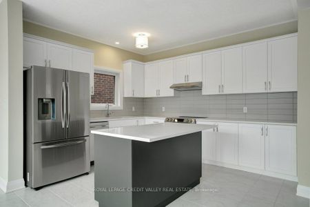 Detached Home For Lease | X8118156 - Photo 3