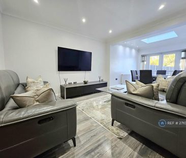 4 bedroom semi-detached house to rent - Photo 2