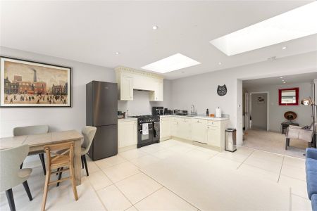 Manor Drive, Surbiton, KT5 flat to rent - Photo 4