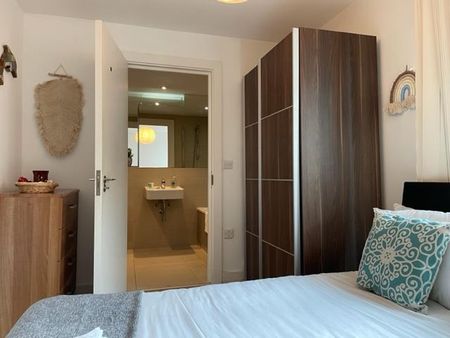 2 bedroom flat to rent - Photo 4