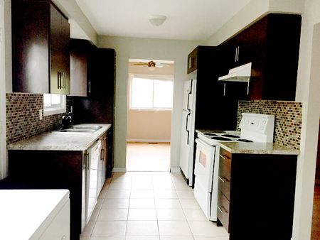 563 College Ave W, Guelph - Photo 2