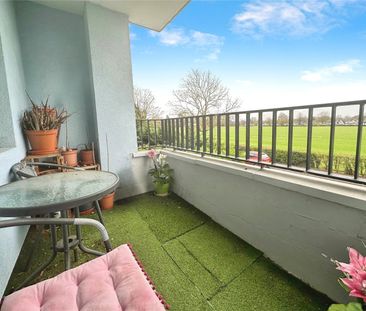 Reddington Drive, Slough, Berkshire, SL3 - Photo 2