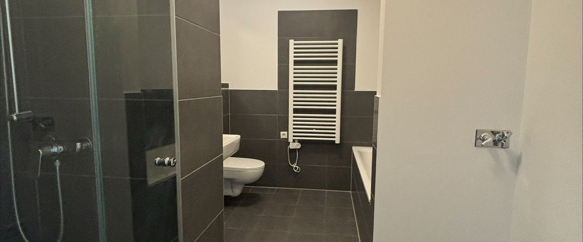 Moderne 2-Zimmer-Wohnung in Berlin mit Balkon und Spielplatz - Photo 1