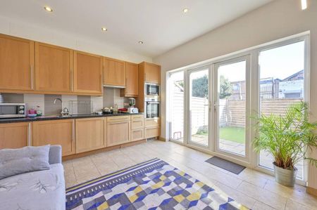 3 bedroom terraced house to rent - Photo 5