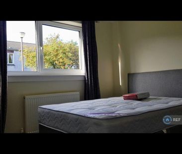 3 bedroom flat to rent - Photo 4