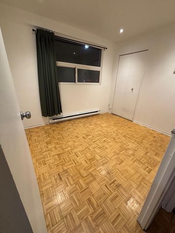 For Lease - 1087 Bloor Street Unit# 204, Toronto, Ontario - Photo 2