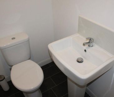 3 bedroom flat to rent - Photo 1