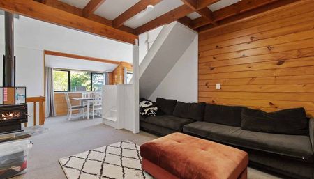 Hillcrest Spacious Living for 6+, Steps from Uni - Photo 2