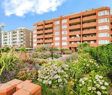 West Parade, Worthing, BN11 2 bedroom flat to rent - Photo 5