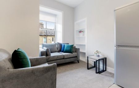 3 bedroom flat to rent - Photo 2