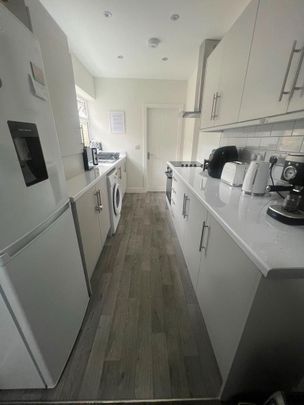 4 bedroom maisonette to rent - Photo 1