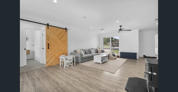 Beautiful three-bedroom home with a pool - Photo 1