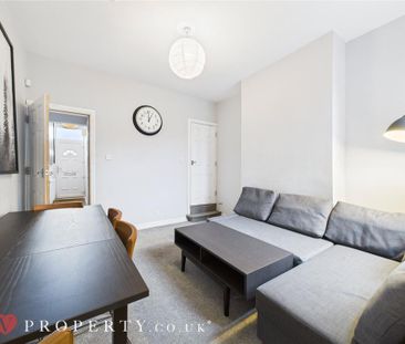 4 bedroom terraced house to rent - Photo 2