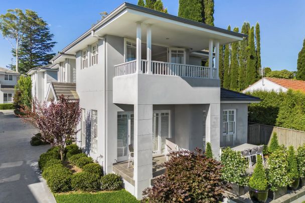 Elegant and Easy-Care Living in a Desirable Bowral Pocket - Photo 1