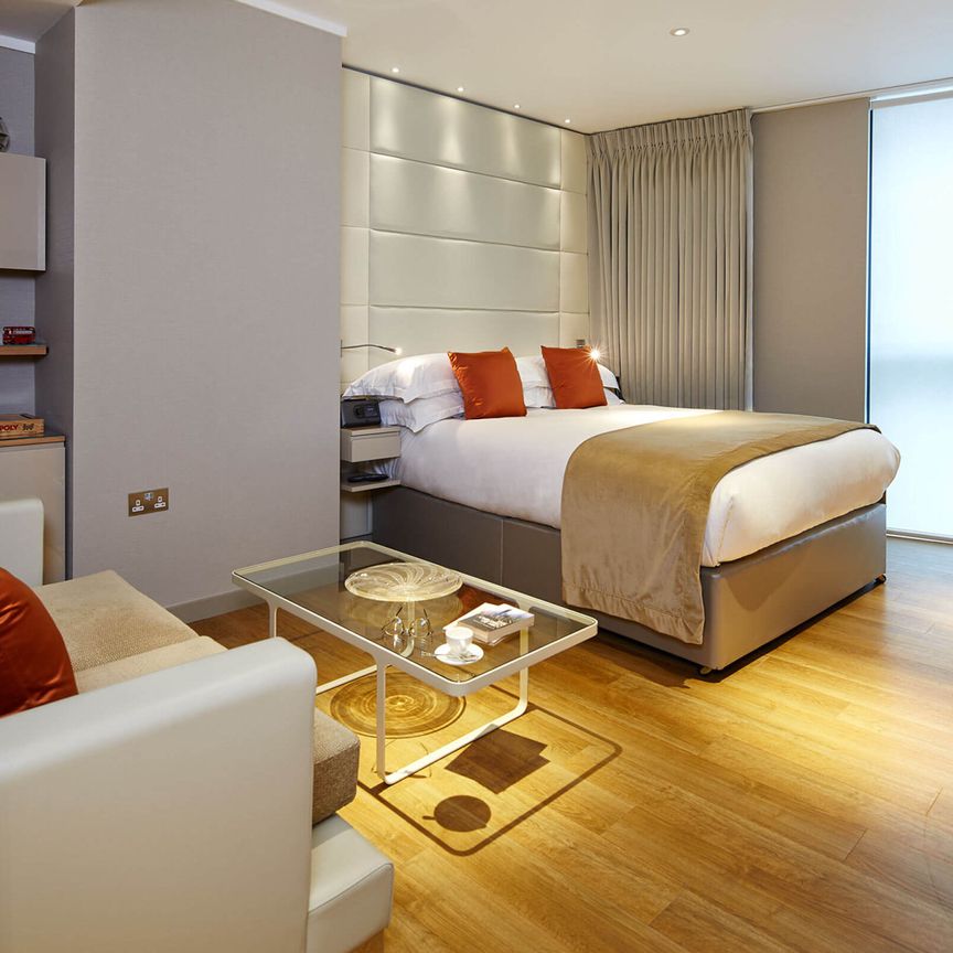 Three Quays Apartments, London, EC3R - Photo 1