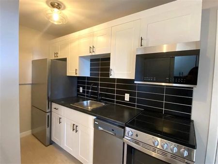 27 Queen Square North Suite 5 - Photo 5