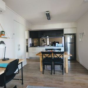 2 Bedroom Apartment FULLY FURNISHED- May 2023 - Photo 3