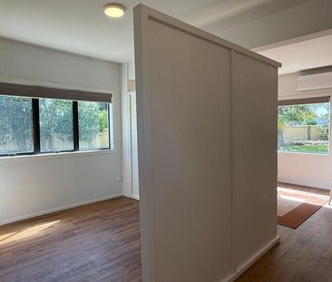 Versatile Dual-Living Home - Ideal for Large Families or Shared Living - Photo 4