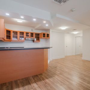 3 1/2 - DOWNTOWN - Photo 3