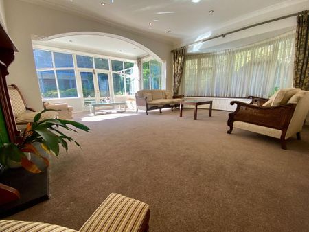 4 bedroom detached house to rent - Photo 2