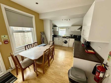 Russell Road, Felixstowe, Suffolk, IP11 - Photo 4