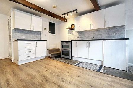 Westgate, Honley, Holmfirth, HD9 - Photo 5