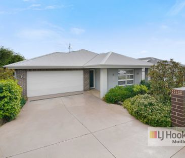 "SPACIOUS CONTEMPORARY FAMILY HOME" - Photo 2