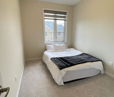 For Lease - 2090 Coppenwood Common, Burlington, Ontario - Photo 4