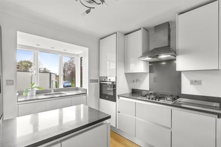 Totteridge Road, High Wycombe - Photo 3