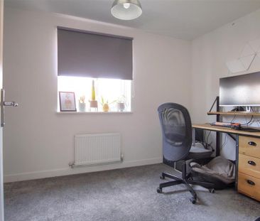 3 bedroom semi-detached house to rent - Photo 5