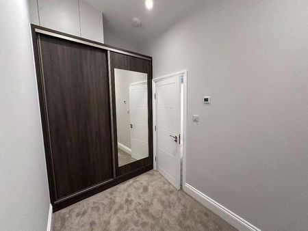 Bridge Road, Hampton Court Village, East Molesey, KT8 - Photo 2