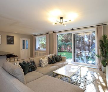 5 Bed Detached House, Flanders Road, W4 - Photo 1