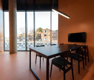 1 bedroom in a flat share to rent - Photo 2