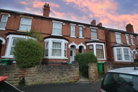 4 bed Semi-Detached House for Rent - Photo 4