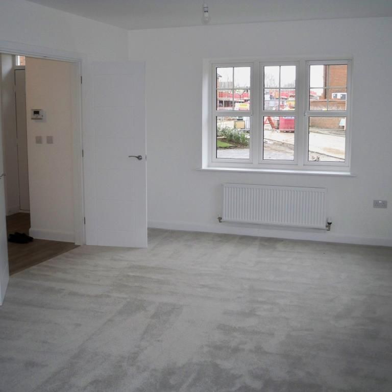 4 bedroom detached house to rent - Photo 1