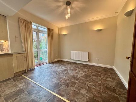 4 bedroom semi-detached house to rent - Photo 4