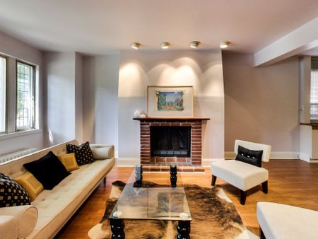 For Lease - 125 Walmer Road Unit# Main Fl, Toronto, Ontario - Photo 4