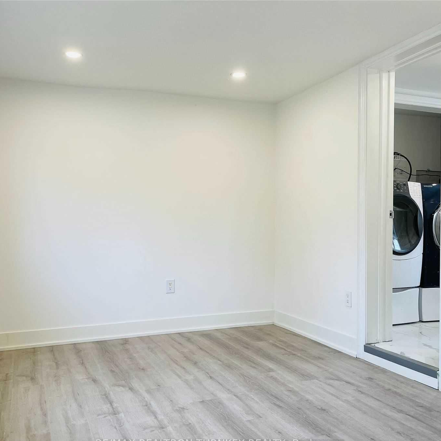 For Lease - 18 River Drive, East Gwillimbury, Ontario - Photo 1