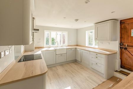 4 bedroom detached house to rent - Photo 4