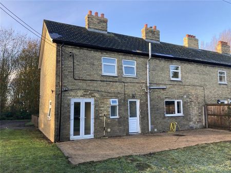 4 bedroom semi-detached house to rent - Photo 3