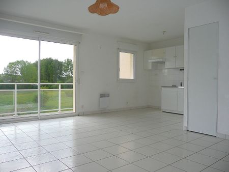 Location Appartement 2 pièces 45m² - Photo 2