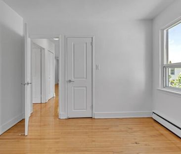 389-401 Yonge Street Apartments - Photo 3