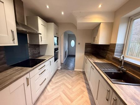 3 bedroom semi-detached house to rent - Photo 5