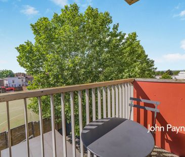 Flat to rent - Bloomfield Road, London, SE18 - Photo 3