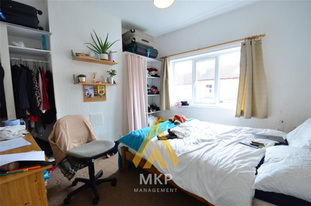 4 bedroom terraced house to rent - Photo 2