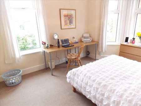 3 bedroom apartment to rent - Photo 4