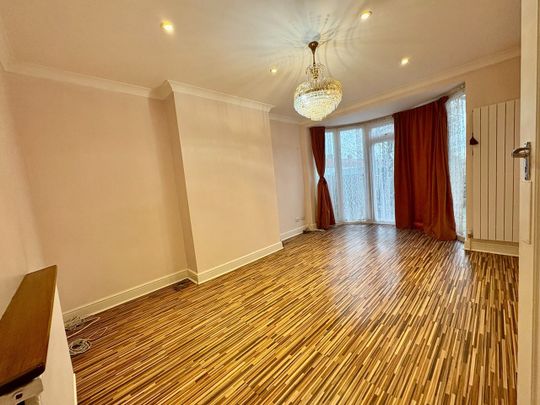 2 Bed Maisonette, Lyne Court, NW9 - Photo 1