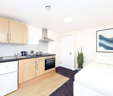 Room 8, 5a Church Street, Esher, Surrey, KT10 flat to rent - Photo 1