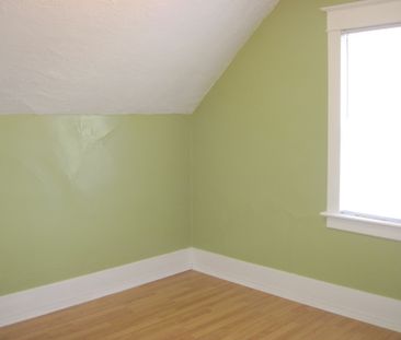 1255 RAE 3 BEDROOMS - Photo 2